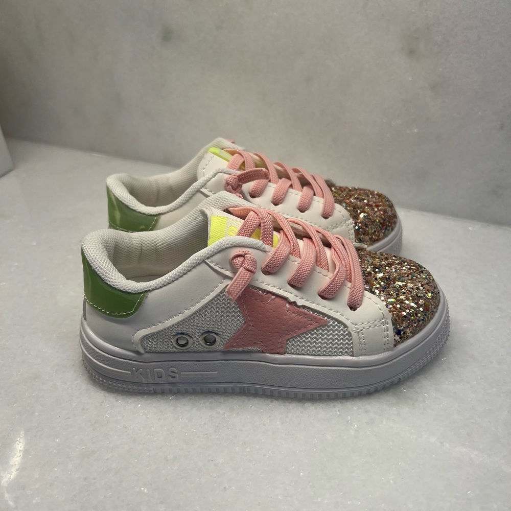 Star tennis shoes